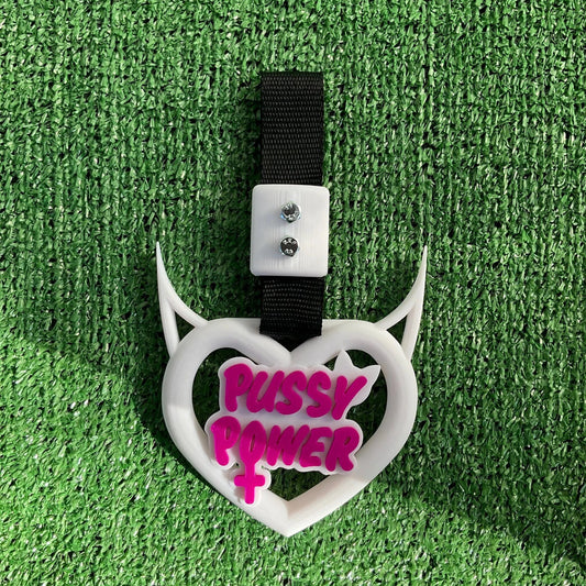 Tsurikawa design Pussy Power, forma cuore devil bianco in stampa 3d.