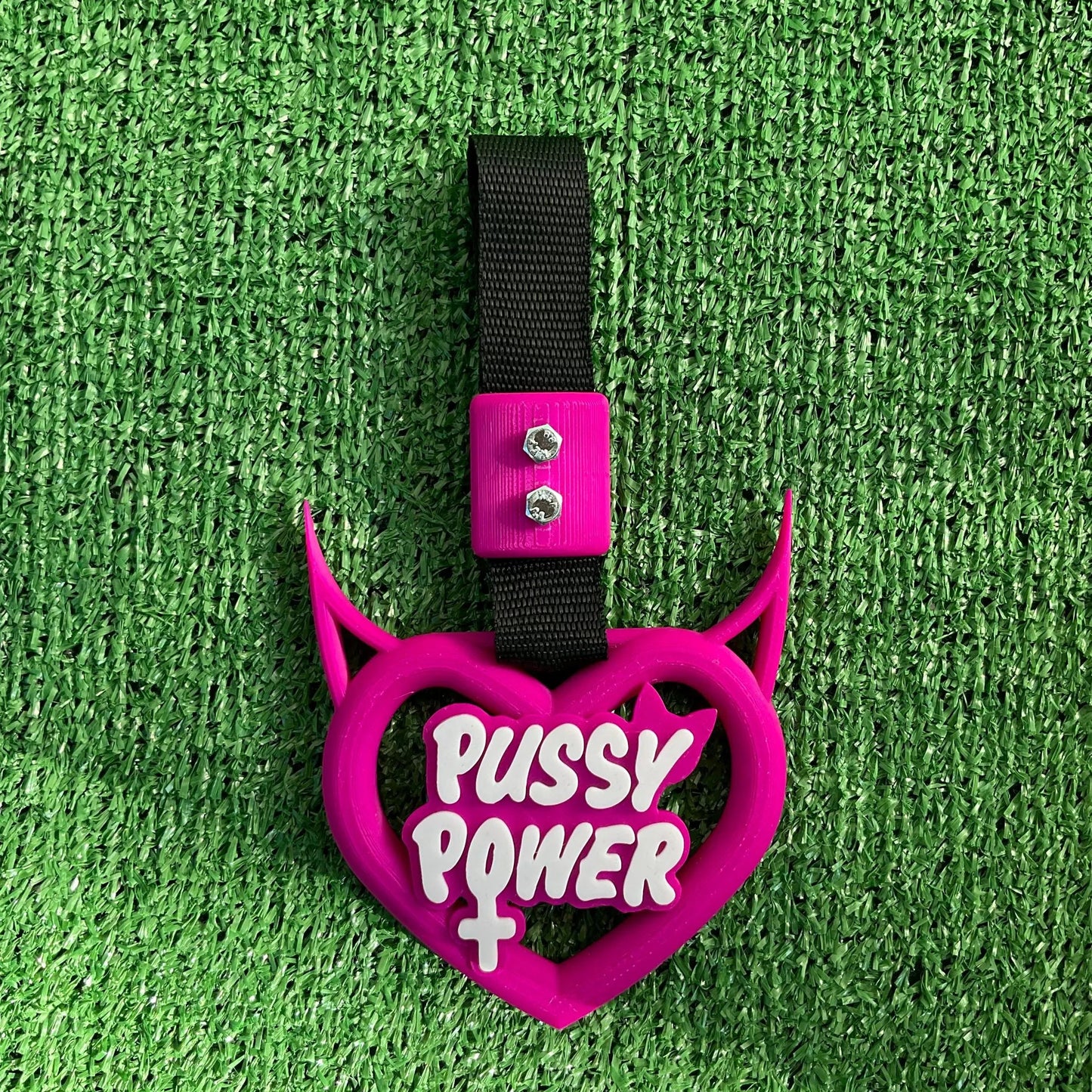 Tsurikawa design Pussy Power, forma cuore devil fucsia in stampa 3d.