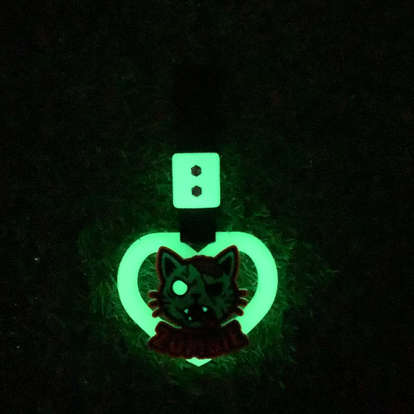 Tsurikawa design halloween gatto horror fluorescenti